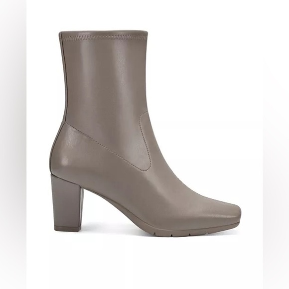 Women's Cinnamon Heeled Tailored Booties - Picture 2 of 8